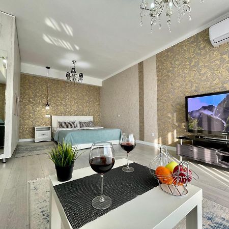 אלמטי Apartment In The Heart Of The City מראה חיצוני תמונה