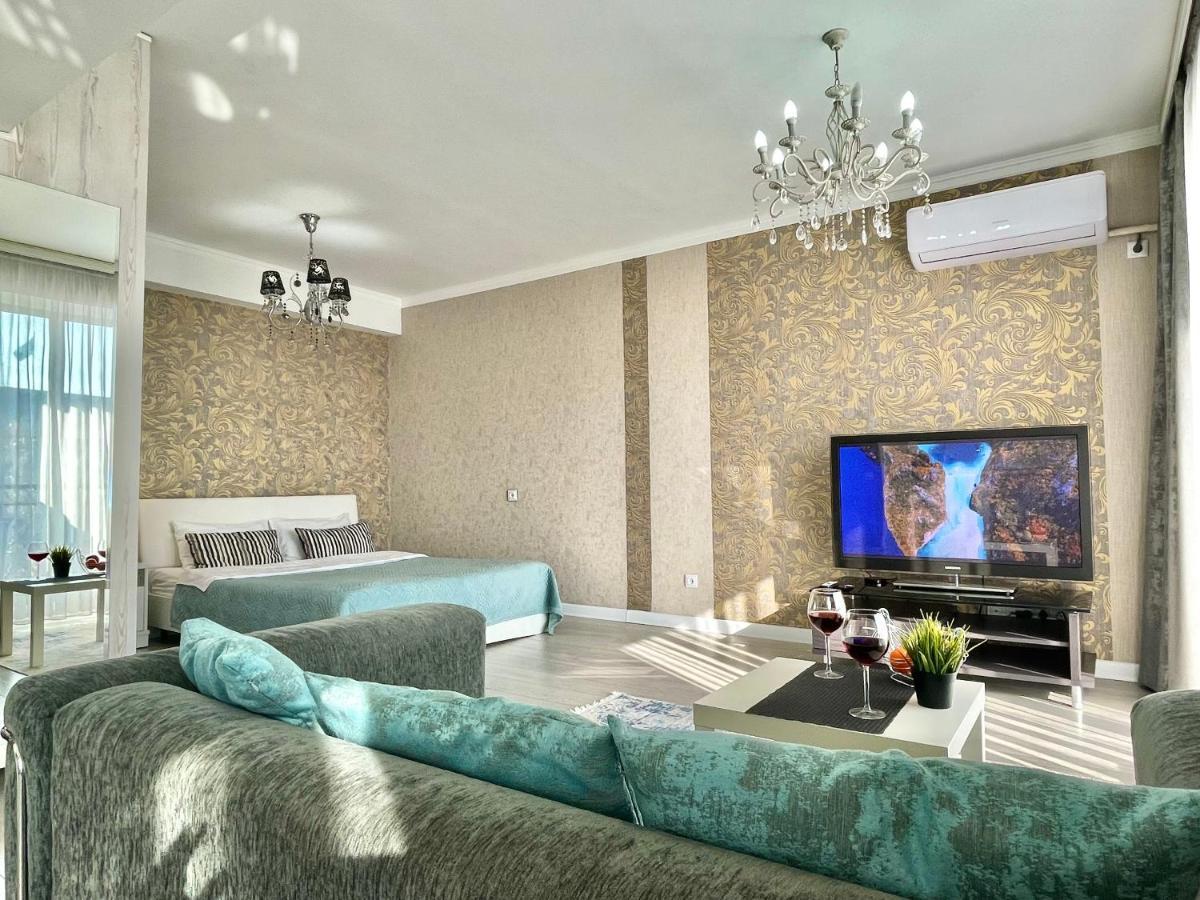 אלמטי Apartment In The Heart Of The City מראה חיצוני תמונה