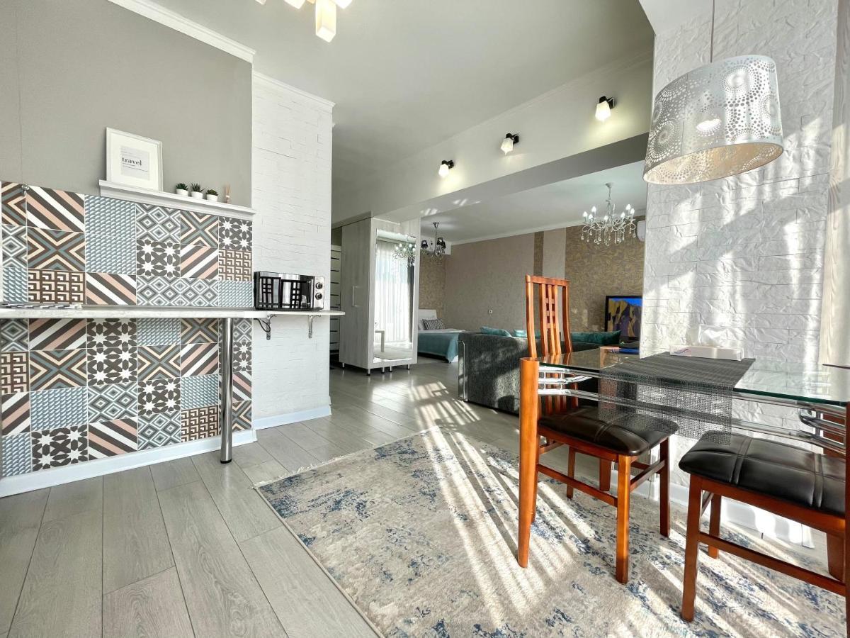 אלמטי Apartment In The Heart Of The City מראה חיצוני תמונה