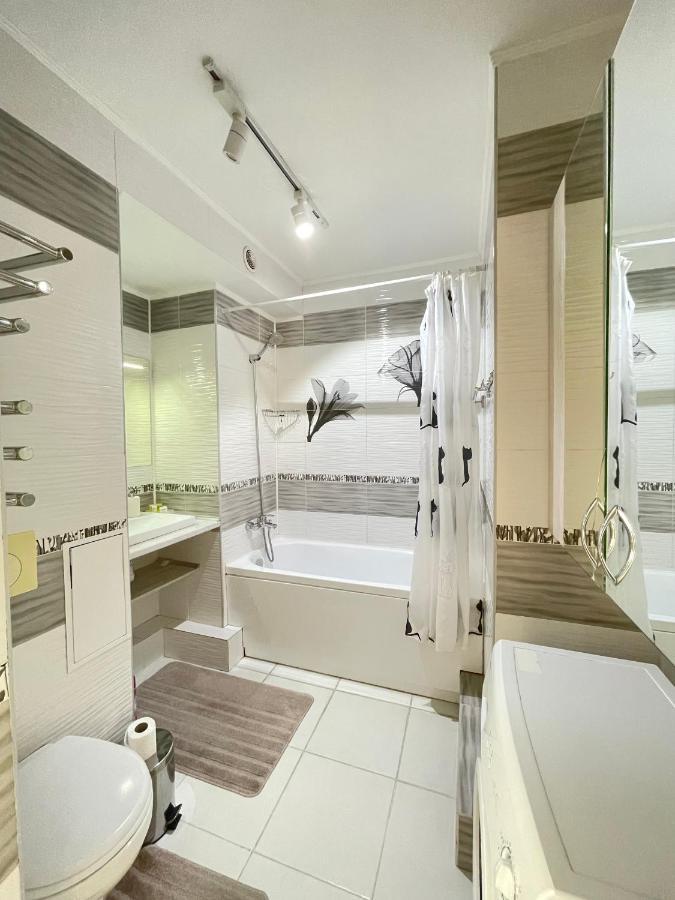 אלמטי Apartment In The Heart Of The City מראה חיצוני תמונה
