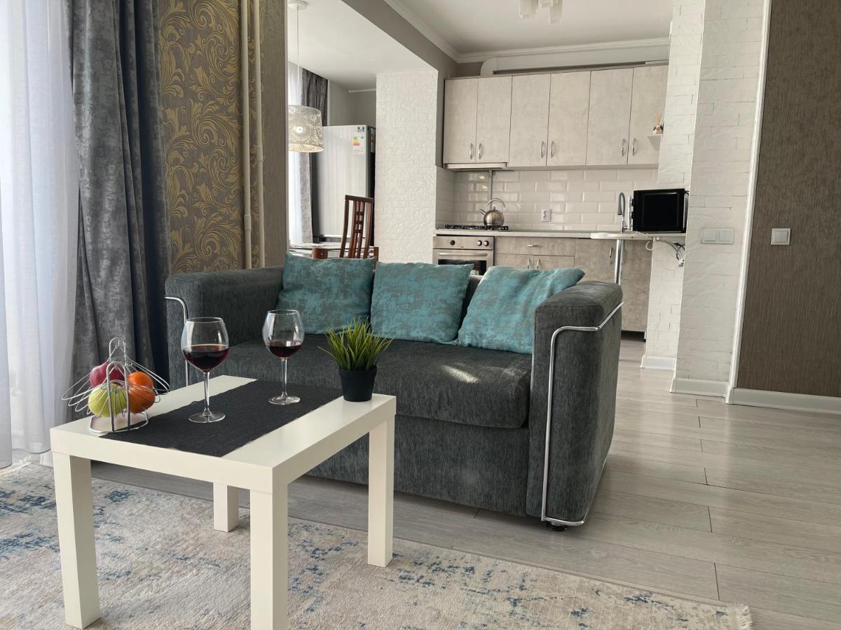 אלמטי Apartment In The Heart Of The City מראה חיצוני תמונה
